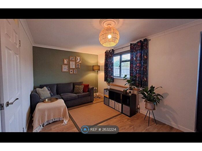 1 Bedroom Flat To Rent In Claremont Road, Surrey, TW18