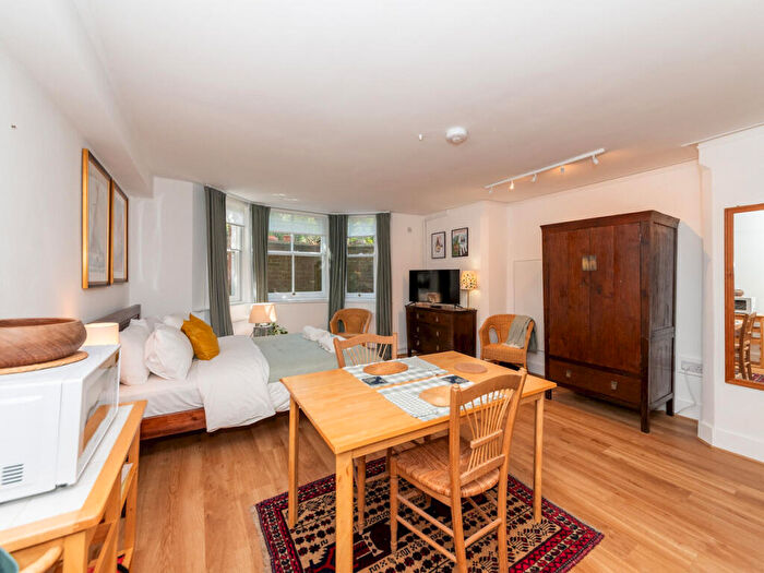 1 Bedroom Flat To Rent In Alexandra Road, Reading, RG1