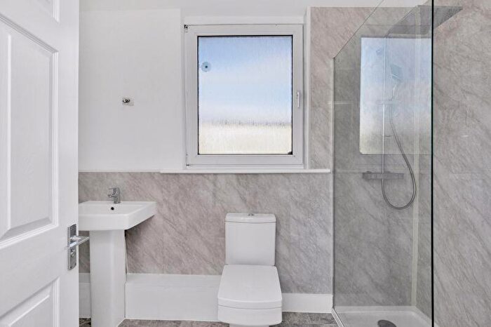 2 Bedroom Flat For Sale In High Street, Henfield, BN5