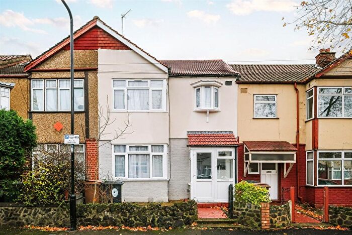 3 Bedroom Terraced House For Sale In Cavendish Drive, London, E11