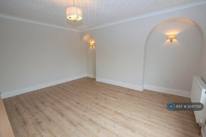 2 Bedroom Flat To Rent In Ashburnham Road, Bedford, MK40