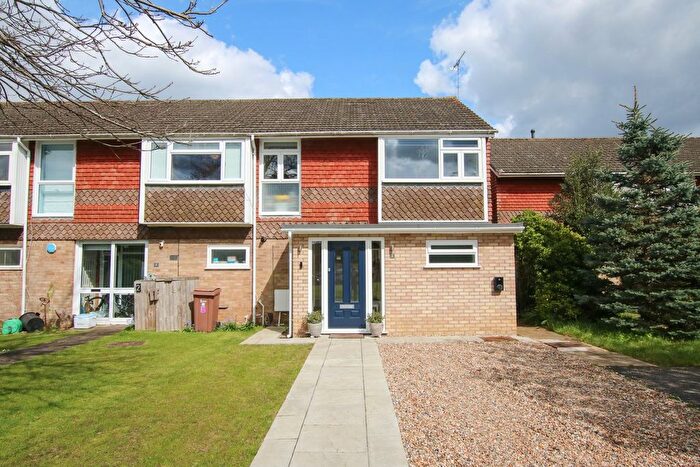 3 Bedroom Terraced House For Sale In Highfield Close, Wokingham, RG40