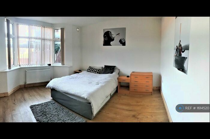 9 Bedroom Semi-Detached House To Rent In Frenchay Park Road, Frenchay, BS16