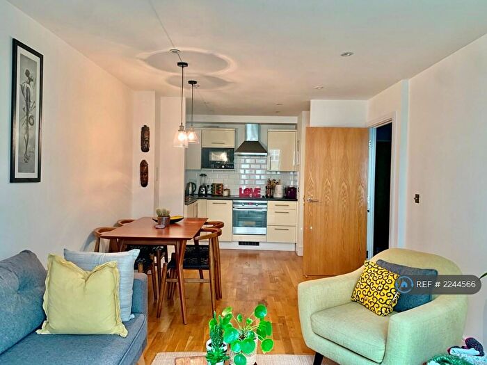 1 Bedroom Flat To Rent In Peckham Grove, London, SE15