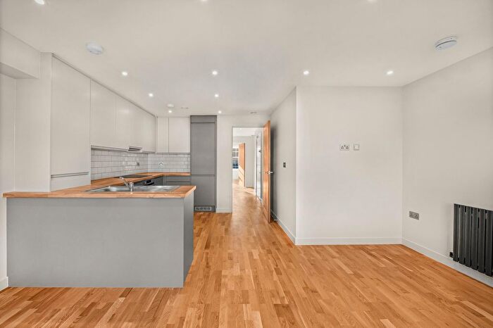 1 Bedroom Flat To Rent In Crown Street, Acton, W3