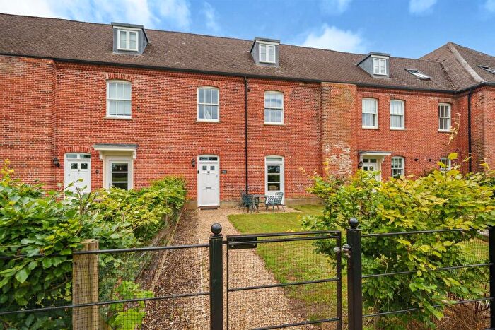 3 Bedroom Town House To Rent In Blyth View, IP19