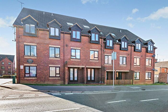 2 Bedroom Flat For Sale In Hadleigh House, Rectory Road, Rushden, NN10