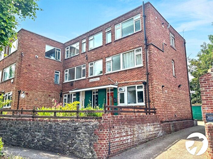 2 Bedroom Flat To Rent In Granville Road, Maidstone, Kent, ME14