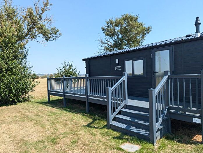 3 Bedroom Mobile/park Home For Sale In Burmarsh, Romney Marsh, TN29