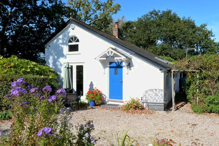3 Bedroom Cottage For Sale In Beckley Common, Christchurch, BH23