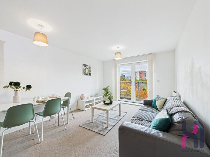 2 Bedroom Flat To Rent In Elmira Way, Salford, M5