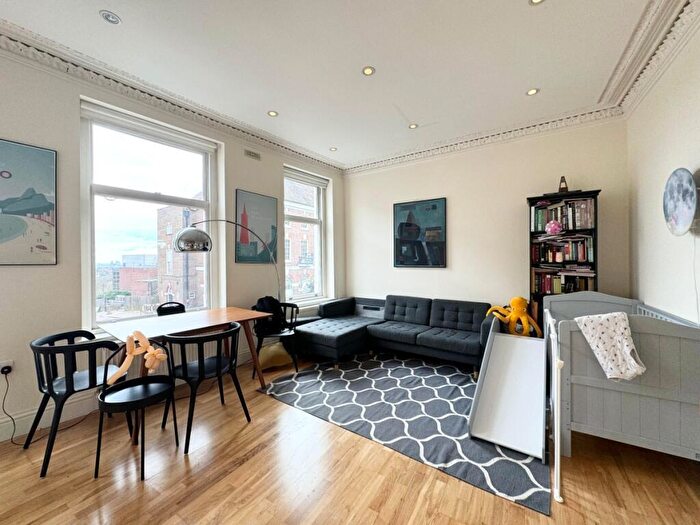 2 Bedroom Apartment To Rent In Avenue Mews, Muswell Hill, N10