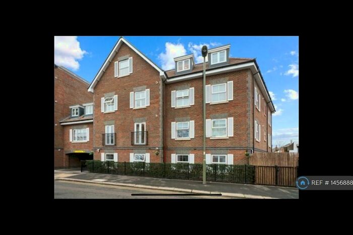 3 Bedroom Flat To Rent In Bridge House, Walton-On-Thames, KT12