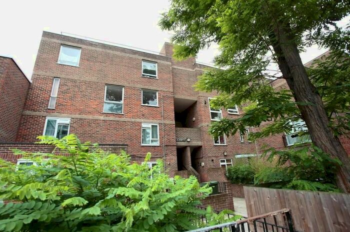 2 Bedroom Flat To Rent In St. Peters Close, London E2