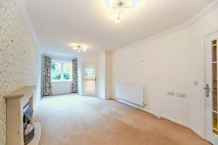 1 Bedroom Flat For Sale In Caterham Lodge, Stafford Road, Caterham, Surrey, CR3