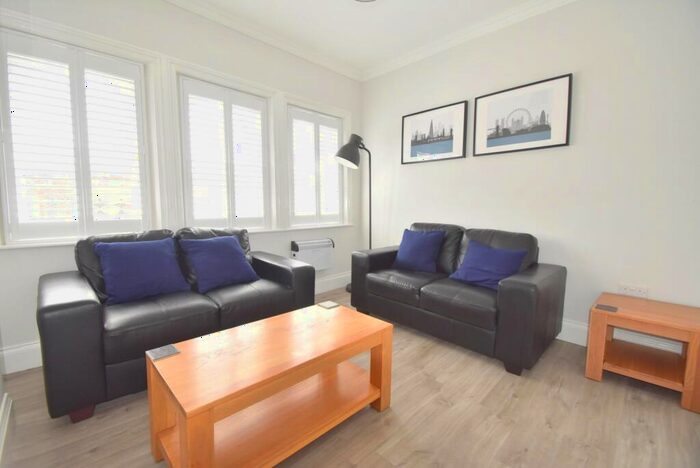 2 Bedroom Apartment To Rent In Peascod Street, Windsor, Berkshire, SL4