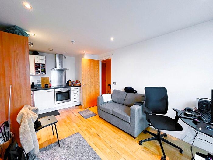 1 Bedroom Flat To Rent In La Salle, Chadwick St, Leeds, LS10