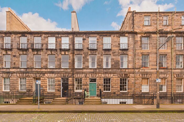 2 Bedroom Flat To Rent In Broughton Place, Edinburgh, EH1