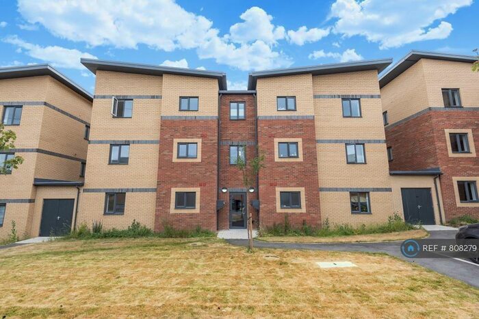 2 Bedroom Flat To Rent In Ainger Close, Aylesbury, HP19