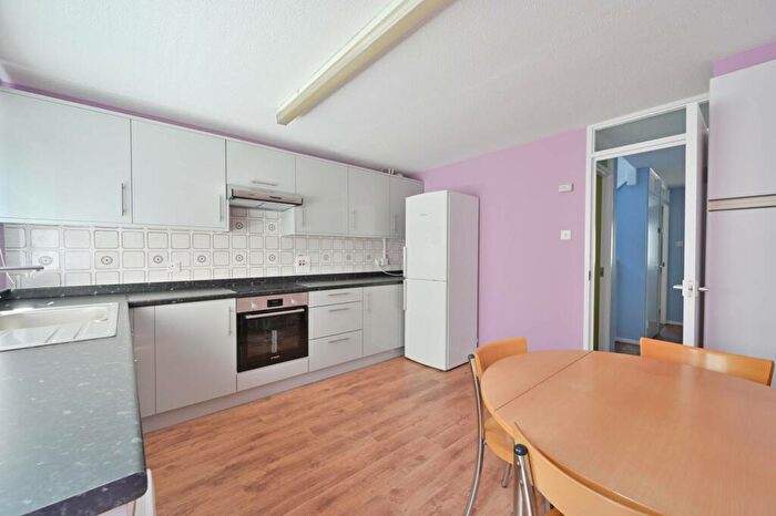 4 Bedroom End Of Terrace House To Rent In Chatham Street, Elephant And Castle, London, SE17