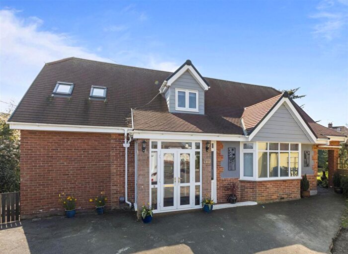4 Bedroom Detached House For Sale In Thurrock Close, Eastbourne, BN20