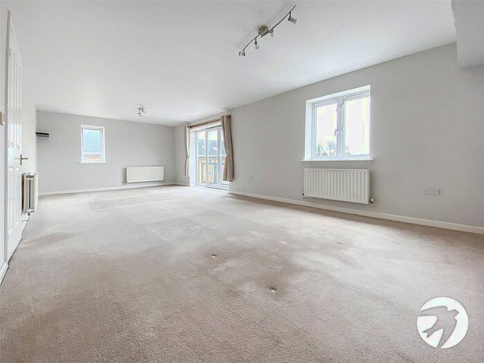 2 Bedroom Flat To Rent In Macarthur Close, Erith, DA8