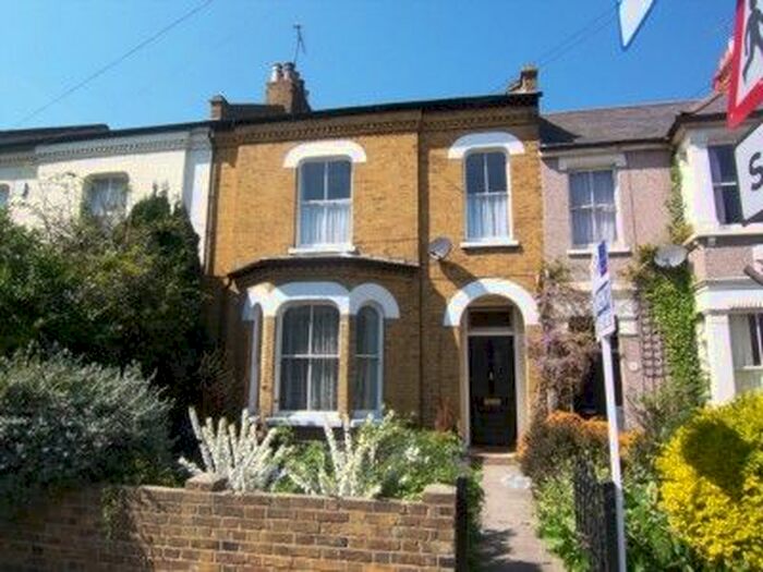 2 Bedroom Flat To Rent In High Street, Southend On Sea, SS3