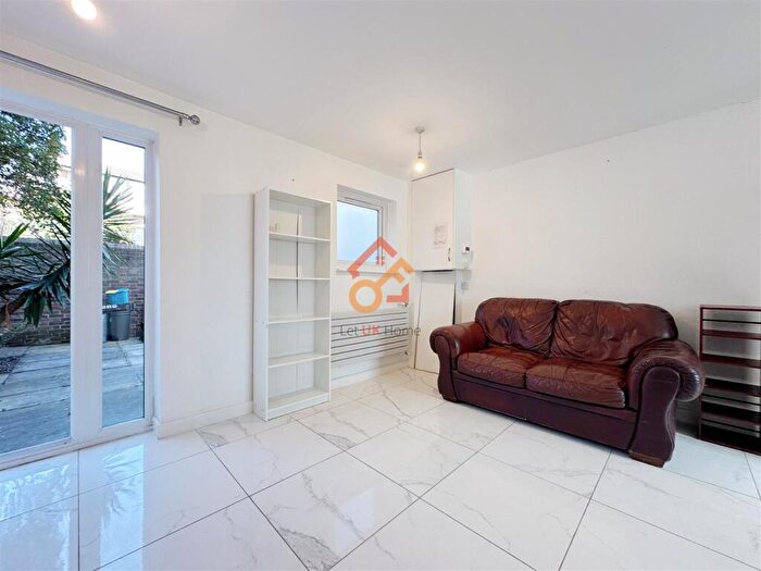 4 Bedroom House To Rent In Barnfield Place, London, E14