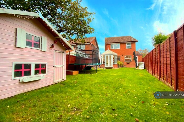 3 Bedroom Detached House To Rent In Stonea Close, Reading, RG6