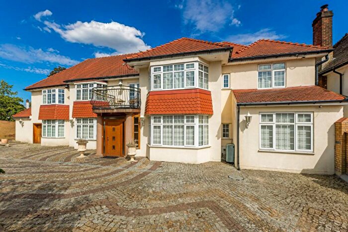 8 Bedroom Detached House For Sale In Weymouth Avenue, London, NW7