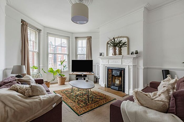 2 Bedroom Flat To Rent In Prince Of Wales Drive, Battersea, London, SW11