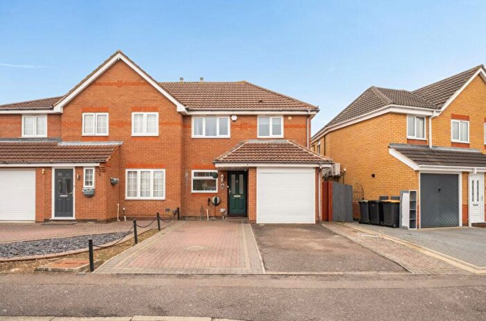3 Bedroom Semi Detached House For Sale In Hillesden Avenue, Elstow, MK42