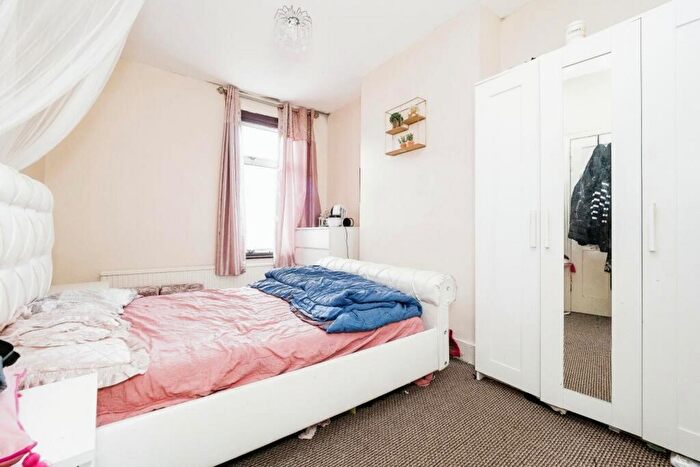 3 Bedroom Terraced House For Sale In Thorpe Road, London, IG11