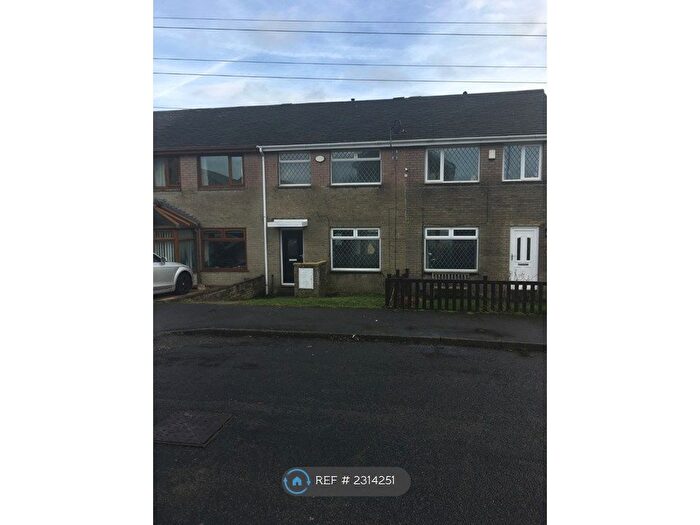 3 Bedroom Terraced House To Rent In Romsey Close, Huddersfield, HD3
