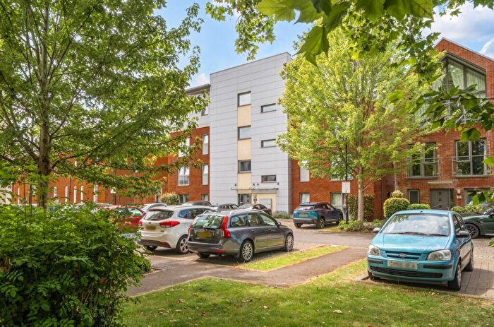 2 Bedroom Flat For Sale In Longley Road, Chichester, PO19