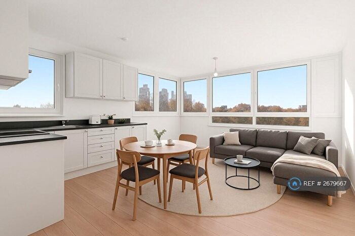 3 Bedroom Flat To Rent In Cranmer House, London, SW11