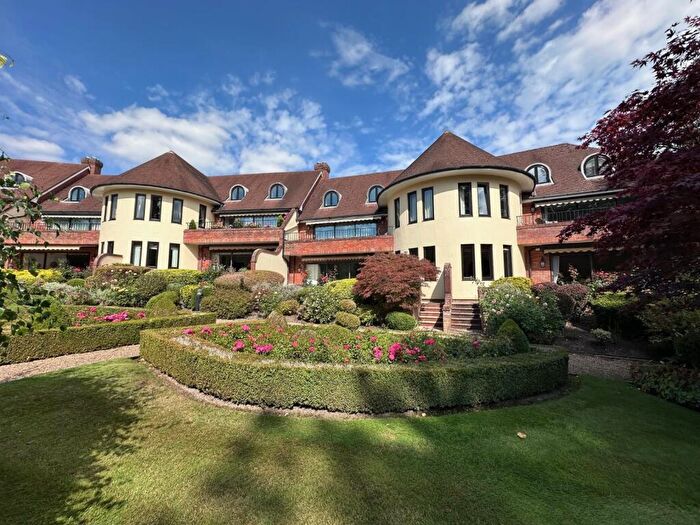 3 Bedroom Apartment For Sale In Waterglades, Knotty Green, Beaconsfield, Buckinghamshire, HP9
