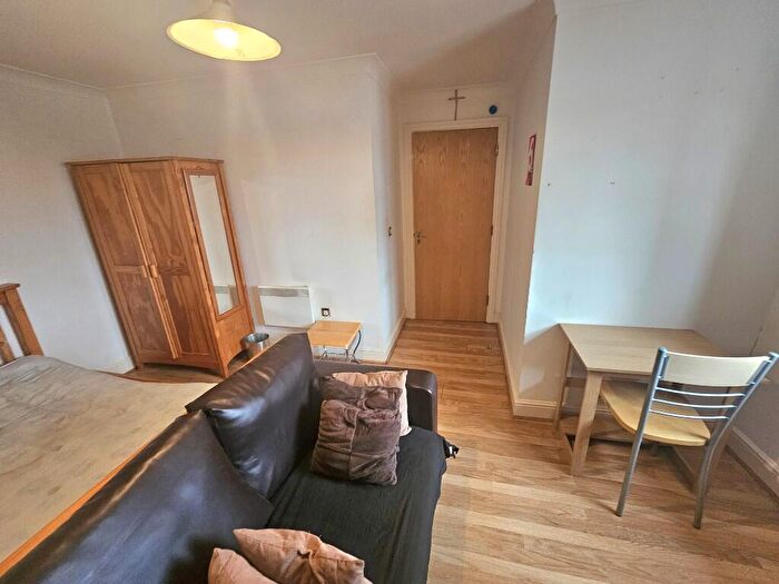 3 Bedroom Apartment To Rent In Townsend Way, Birmingham, B1