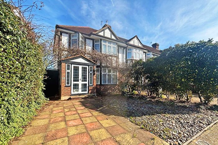 3 Bedroom End Terrace House For Sale In Aragon Road, Kingston Upon Thames, KT2