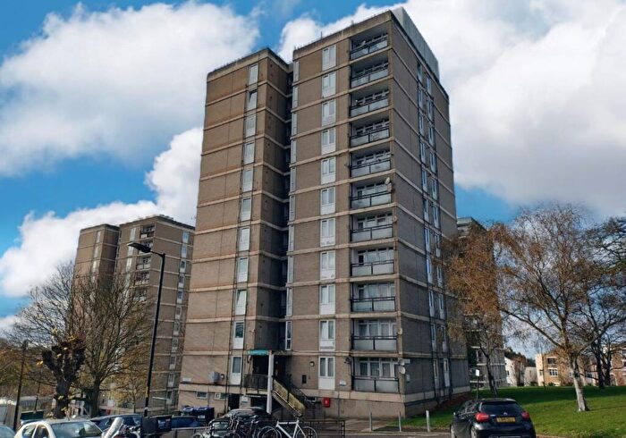 2 Bedroom Flat For Sale In Rye Hill Park, Peckham, London, SE15