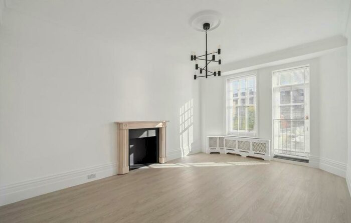 2 Bedroom Apartment To Rent In Park Road, Marylebone, London, NW1