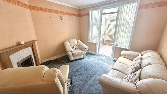 3 Bedroom Semi-Detached House For Sale In College Road, Margate, CT9 - Photo 3