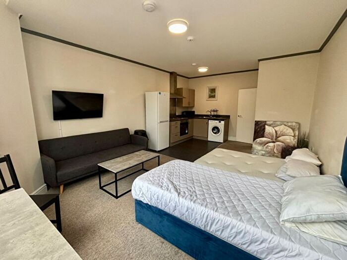 3 Bedroom Flat To Rent In First Avenue, Hove, BN3