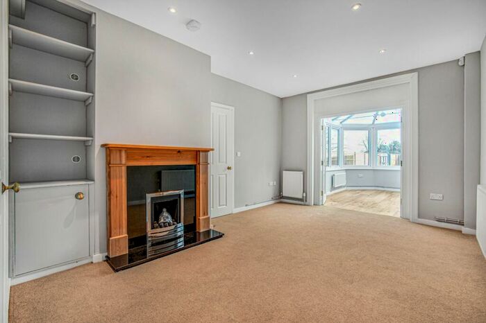 3 Bedroom Detached House To Rent In Hampton Court Road, East Molesey, Surrey, KT8