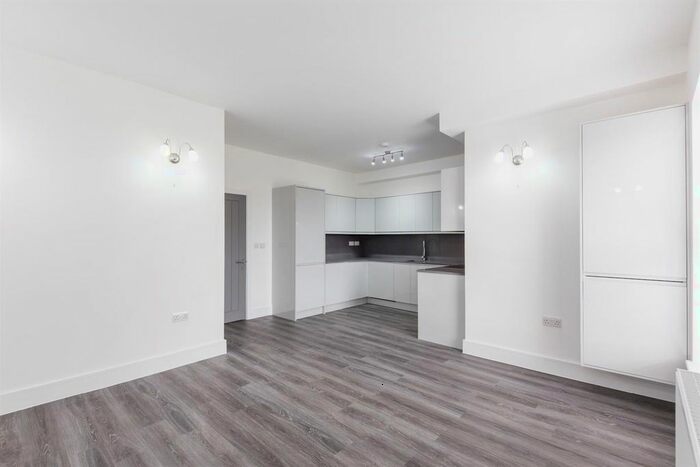 2 Bedroom Flat To Rent In Russell Hill, Purley, CR8