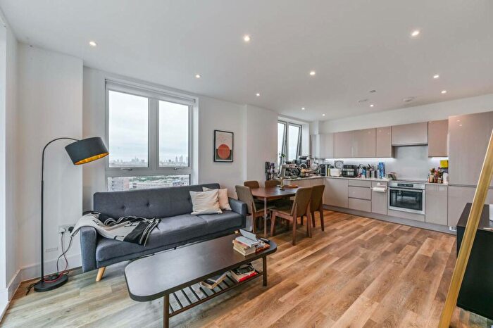2 Bedroom Flat To Rent In York Road, Wandsworth, London, SW11