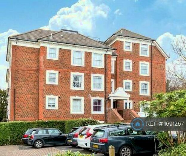 2 Bedroom Flat To Rent In Cavendish House, London, N12