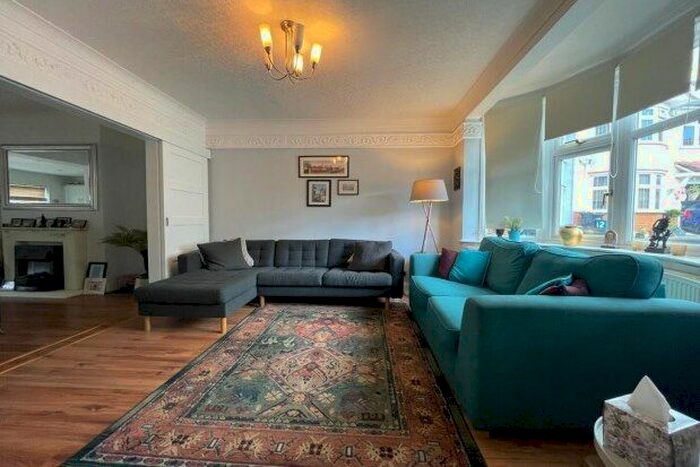 3 Bedroom Property To Rent In Crossway, Woodford Green, IG8