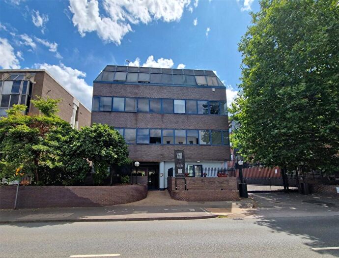 2 Bedroom Flat To Rent In London Road, Bracknell, Berkshire, RG12