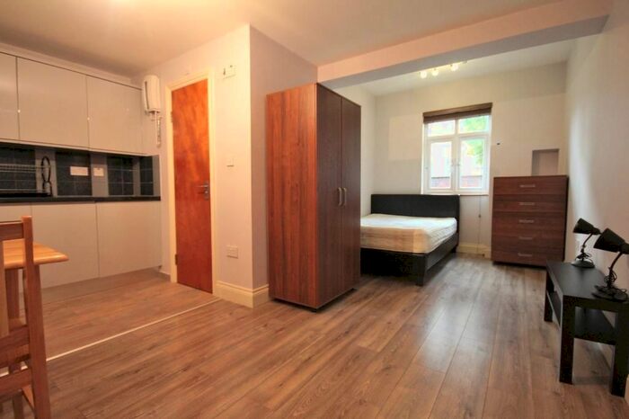 Studio To Rent In Southgate Road, Islington, London, N1